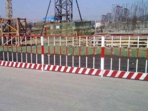 西安防護(hù)欄桿價格