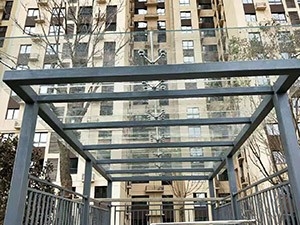 車(chē)庫(kù)雨棚