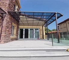 雨棚材質(zhì)大比拼：哪種適合你？